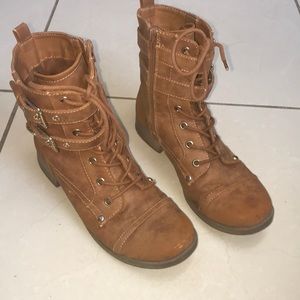 Boots size 8